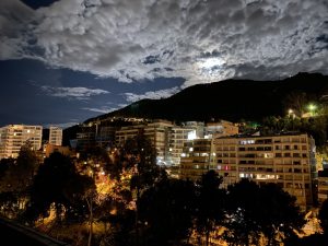 Foto de la ciudad y el cielo con el iPhone 11