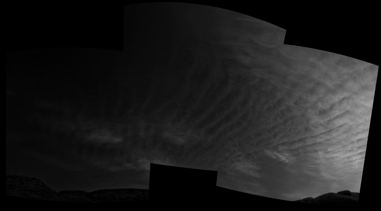 black_and_white_clouds_on_mars