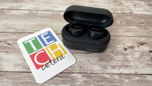 Nokia Power Earbuds Lite en su estuche