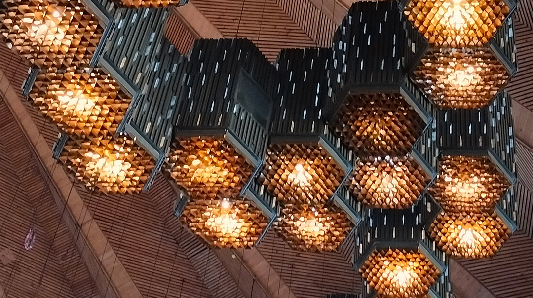 Lámparas tomadas en interiores con zoom en el Reno7