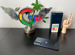 Motorola Edge 30 con caja