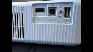 Las entradas del Proyector Epson CO-W01