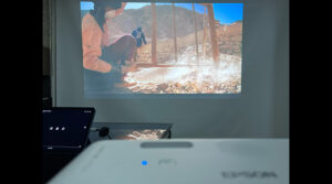Proyectando una serie usando el Epson CO-W01