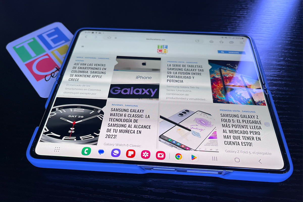 El Galaxy Z fold 5 con la pantalla totalmente desplegada