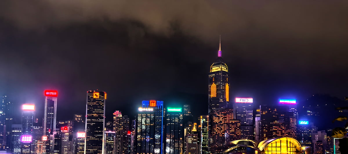 Foto nocturna de Hong Kong con Zoom