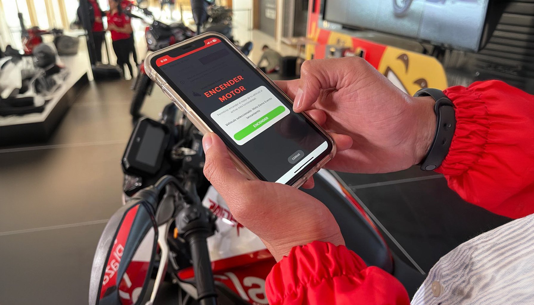 La app de vehiculo conectado para motos y carros conetcados en Colombia
