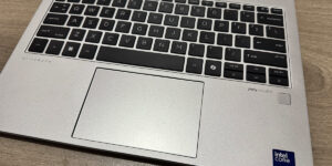 El teclado y trackpad del EliteBook 830 G11