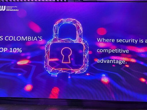 Imagen del escenario del Flow Cybersecurity Summit en Colombia 2025