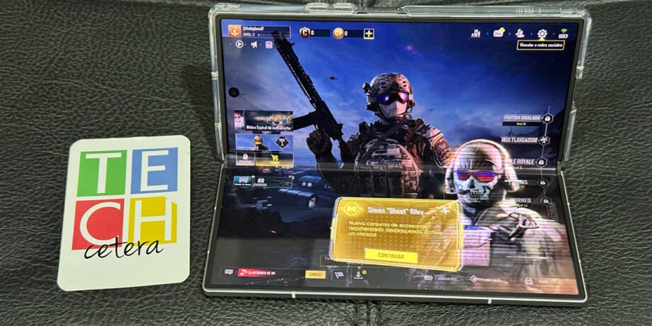 Jugando Call of Duty en el Galaxy Z Fold 7