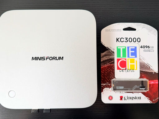 El Kingston KC3000 PCIe 4.0 al lado del sistema